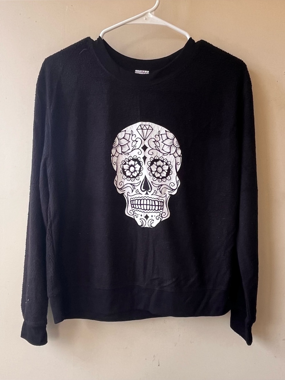 No Boundaries Black Sugar Skull Sweatshirt Size M